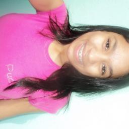Capricorniana , chata , estranha , retardada , tímida , sensível, carente e são paulina *-* s2
