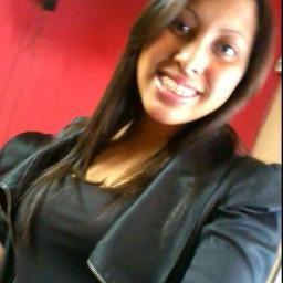 Marina, filha de um Deus que criou tudo, 18 anos, extrovertida, falante, tímida pra algumas coisas e apaixonada pela vida ! 
Segue ae rs