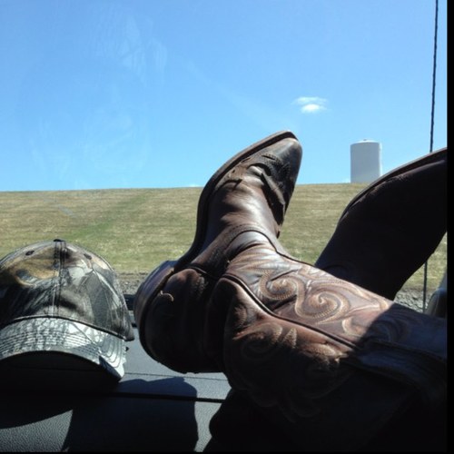 If you own cowboy boots, a plaid shirt and a truck, I'm your type ;)
