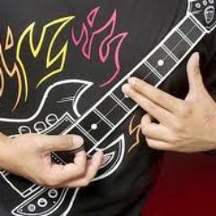 Virtuoso indiscutible del air guitar.