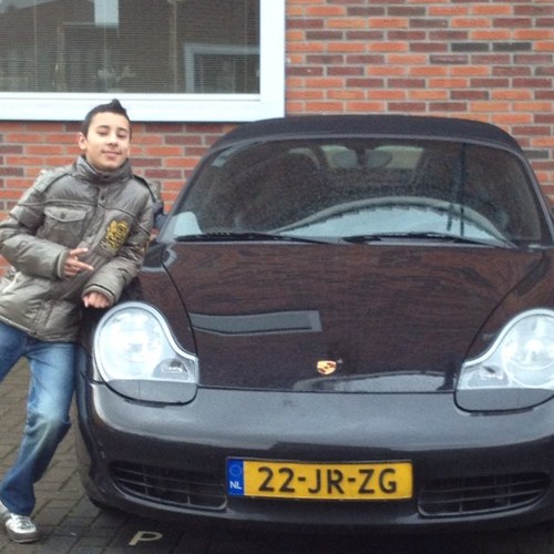 Ik laat nooit meer mijn nicht op mijn mobiel wt ze zet telkens iets over justinbieber er op dat is echt vet KUT