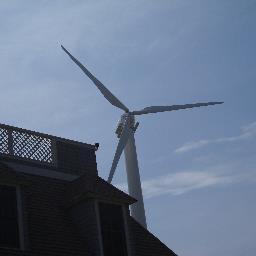 Big wind fan. I work @woodsholeresctr. 120 ft tall, but don’t ask, it’s rude. Single, looking for something long term.