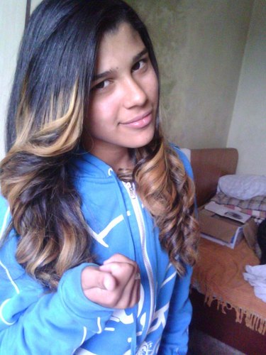 Aquela menina que acredita em que a felicidade dela está mais proximo do que ela imagina