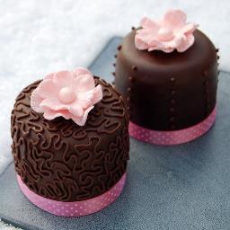 Vanilla_Frost's profile picture. Providing home baked, hand decorated cakes, cupcakes and other treats to the good folk of Ealing and beyond.