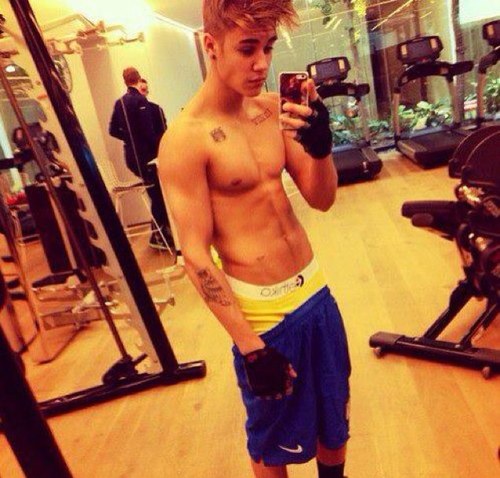 @justinbiber is my life...there are no words to explane how amazing he is!!i love you juju3