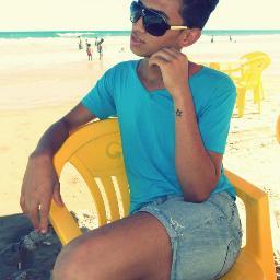 lzaroleal1's profile picture. ѕσυ мєℓнσя dσ qυє αѕ ρєѕѕσαѕ ρєиѕαм,
ρισя dσ qυє єℓαѕ ιмαgιиαм, αѕ cяίтιcαѕ иãσ мє αвαℓαм,
σѕ єℓσgισѕ иãσ мє ιℓυdєм, ѕσυ σ qυє ѕσυ иãσ σ qυє ƒαℓαм.