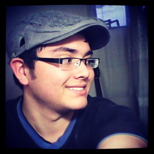 Polifacético,se de donde vengo y para donde voy,amo a Dios EL es la persona mas importante en mi vida,a la música en todas sus formas ,estudiante de medicina
