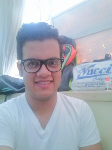 Aquele garoto que ainda acredita em um mundo melhor em que as pessoas se importem mais umas com as outras, claro que em proporcionar o bem! ;D