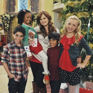 I love disney im fans of BELLA THORNE,ZENDAY C,PEYTON LIST,SKAI, MY FAV SHOW ARE DOG WITH A BLOG,SHAKE IT UP JESSIE AND MORE THOSE PEOPLE ARE MY ROLEMODELS