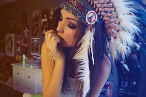 I'm Dia, mhm well I'm 17, single, bi, and I LOVE coffee ♡ so we should talk? :3