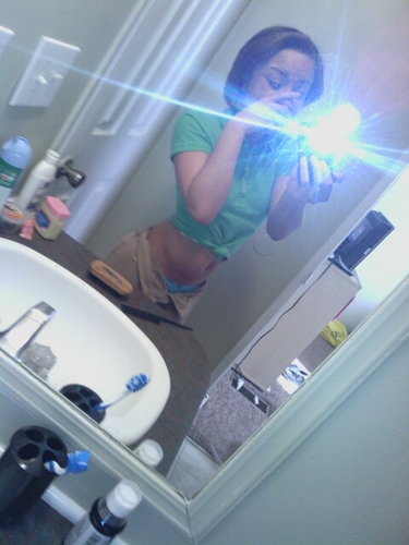 Hii :D , this is a BIO of a Pimp DADDY ; Soo Turn that follow button BLUE ! B| I Follow Back .. #FreeChiefKeef