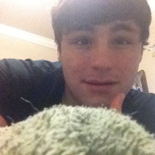 I follow everyone:) im 17 and single