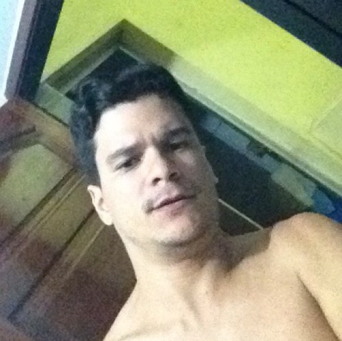 Ola meu nome é Eduardo Moisés e estou muito feliz por ingressar no twitter, gosto de fazer amigos e viver a vida com dignidade. Guitarra na veia !!