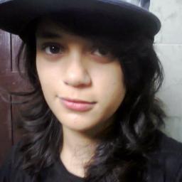 eu sou uma ''garotinha''estranha e única e que ainda esta apredendo a viver e a