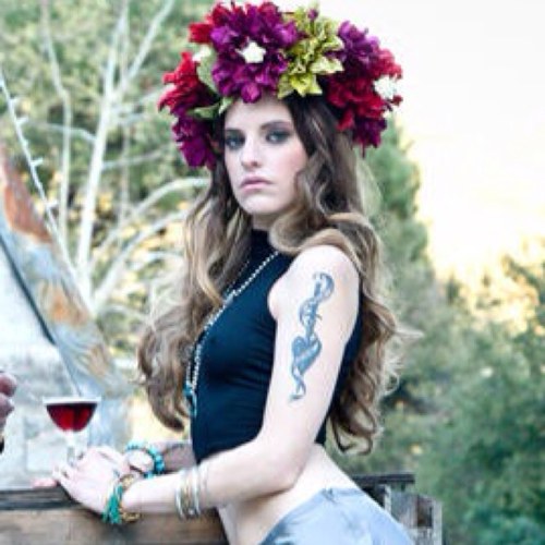 Juliet Simms. In Automatic Loveletter. Loves life and my snakes :p Single.