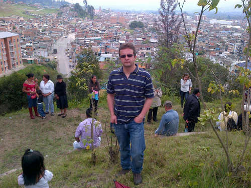 Ingeniero Electrónico, actualmente en Bogotá...........