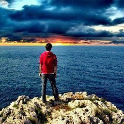 iraqiq221's profile picture. انا كنت اعلم ان درب الحق بالاشواك حافل ,, خالٍ من الريحان ينشر عطره بين الجداول ,,لكنني اقدمت السير في خطى الاوائل