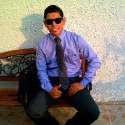 Jaja' Divertido, Loco, extrovertido, sentimental, relajista con la Cuates'  jaja' Si hay pomo ahí estoy yo jeje' :P Enserio!!! Muajaja' :$
