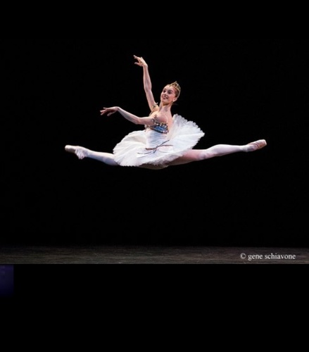 I am a professional (pointe) ballet dancer who dances for the joy of the lord. I LOVE General Hospital! Instamessage me!