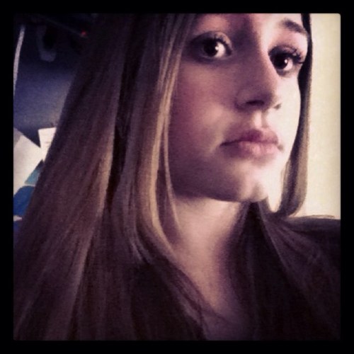 Im 12 
im single
i love scary moives