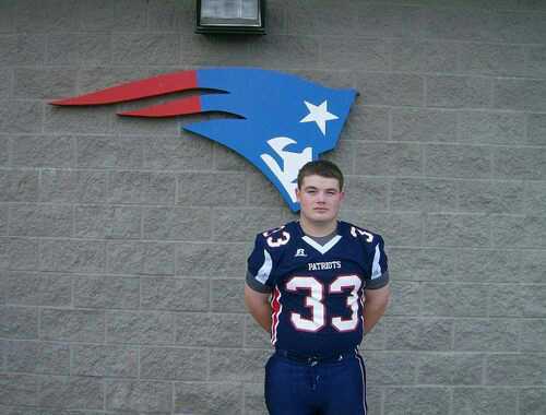 bradley49_noah's profile picture. I'm 16 I go to Dar high school I play football and baseball