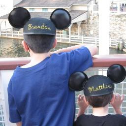 Blogging since 01/2004, tweeting since 09/2009. This is our secondary account, you can usually find us at @MandersD22.