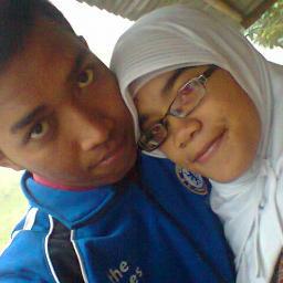 baik,setia,ramah wlopun sdikit cuek