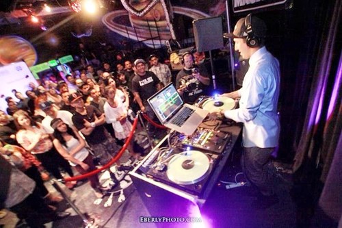 http://t.co/Xdt6pXTDrL
http://t.co/l50ZX7OdLX
Instagram: deejayelekt
