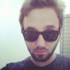 Baixista das banda Fábrica Civil e DeCore