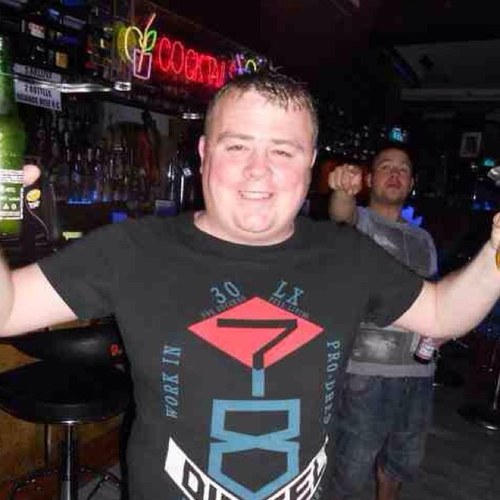 IslwynH's profile picture. Loves boxing and got the best little lad ever so proud