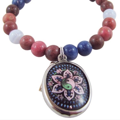 Each piece of Motivational Jewelry uses the power of crystal healing and is tailored to attract love, prosperity, health - we ship worldwide