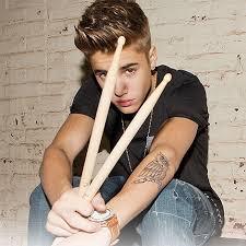 I'm crazy !!!!!!!!!! My Idol is  JUSTIN BIEBER
And BREEZY !!!!!!!! My best friend is team breezy but i love her @Miss.Pop.Dougie