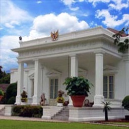 Istura adalah Akun resmi Istana untuk Rakyat. Sebuah wahana komunikasi dan berbagi informasi dari Istana Kepresidenan untuk mendekatkan rakyat dengan istananya.