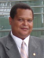 Dominicano. Abogado. Docente. Ex-Juez de la Corte de Apelación de San Juan de la Maguana. Serie 16 (Comendador,  Elías Piña)