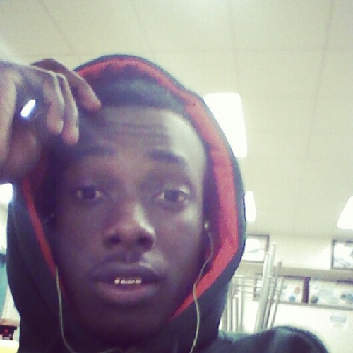 Hoee_FuckU , Follow me i follow back Team #21JumpFresh .