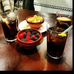 Acercate y acompaña tu cerveza o refresco con un pincho por sólo 1€ , disfruta de un buen ambiente en tu bar de confianza.