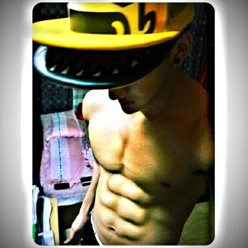 ChalHarn's profile picture. inside my Earphone and Album Art on Android & iOS @instagram @PIOLOJOSEPASCUAL™