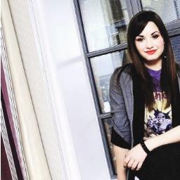 Twitter official da pagina no facebook :)
Razão do meu sorriso, razão do meu viver, Demi oque eu seria sem você?|FC dedicado a @ddlovato