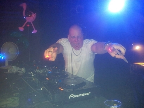 Allround Harder Styles / DJ / Producer / Radiohost / http://t.co/jMXd1N3lEQ / MILFinc.
For bookings: info@dizzorder.nl