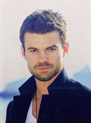 ElijahM6's profile picture. Hi I an elijah am a vampier I am nice till u piss me off RP 18+ single