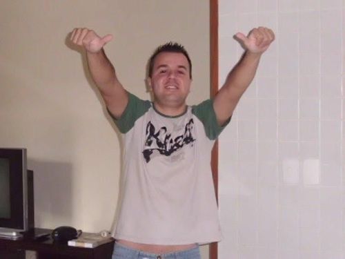 AdrianAlarcn2's profile picture. la educación es el mejor armamento :D