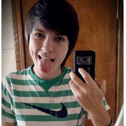 Sou Cantora do Coral da Igreja aos Domingos, Travesti na Augusta a noite, Babá durante o dia e Anormal desde que nasci prazer só na ca.. em fim -q
