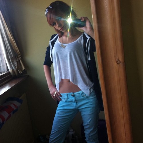 21, love music, clothes, and having a laugh...Still getting used to using this twitter thing :s