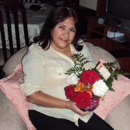 Venezolana que ama a su País y que Añora verlo resurgir, Madre y Profesional.
