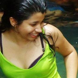 Estudante de administração, 19 anos, vegetariana e aquariana. Apaixonada por tudo o que é recíproco e por gente que busca fazer a diferença. (: