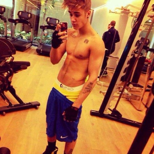 Justin u r my world i will always be here for u BELIEBER FAMILY!!!