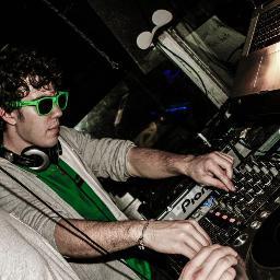 Love electronic music & eat bananas