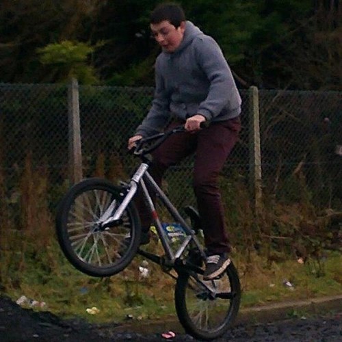 Sub me on youtube http://t.co/cWlPXyTs4E or my bmx channel http://t.co/r14AQRc21z
