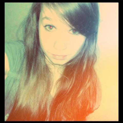 je suis Cavalière, j'ai 14 ans, j'habite a AMIENS et voila c'est tous :D