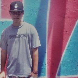 19 Años de edad. Estudiante de la Universidad de Carabobo. Me da flojera la mayoría de las cosas.